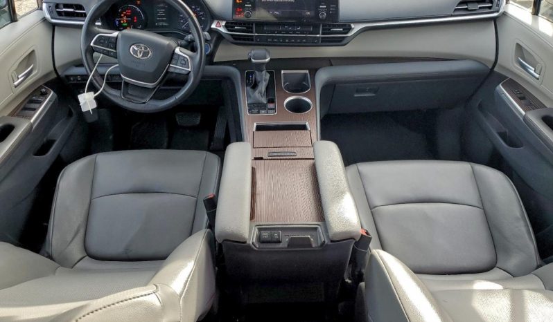 
								TOYOTA SIENNA full									