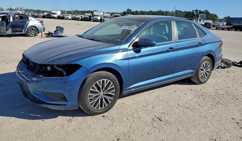 
								Volkswagen Jetta full									