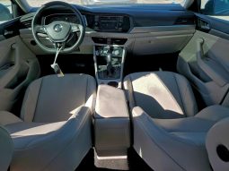 
										Volkswagen Jetta full									