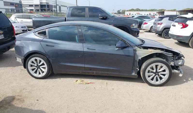 
								Tesla Model 3 full									
