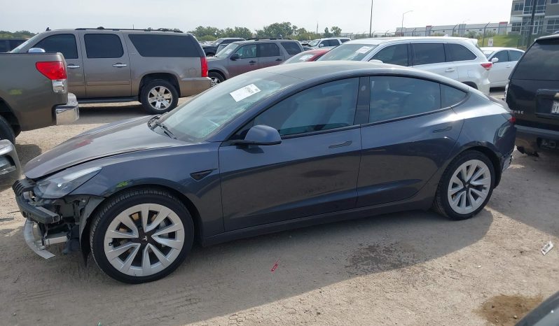 
								Tesla Model 3 full									