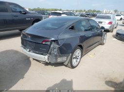 
										Tesla Model 3 full									