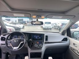 
										TOYOTA SIENNA full									