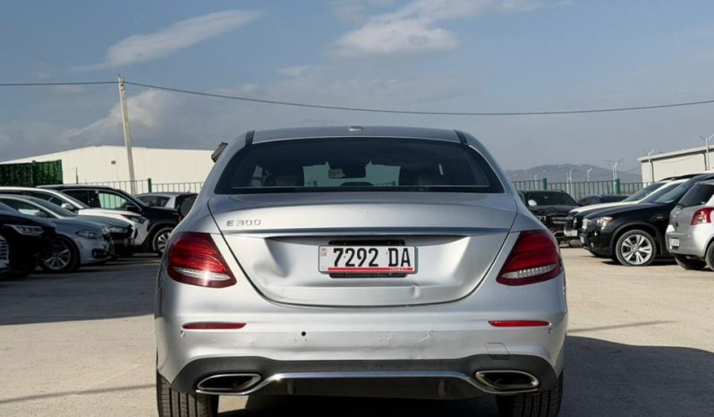 
								Mercedes-Benz full									