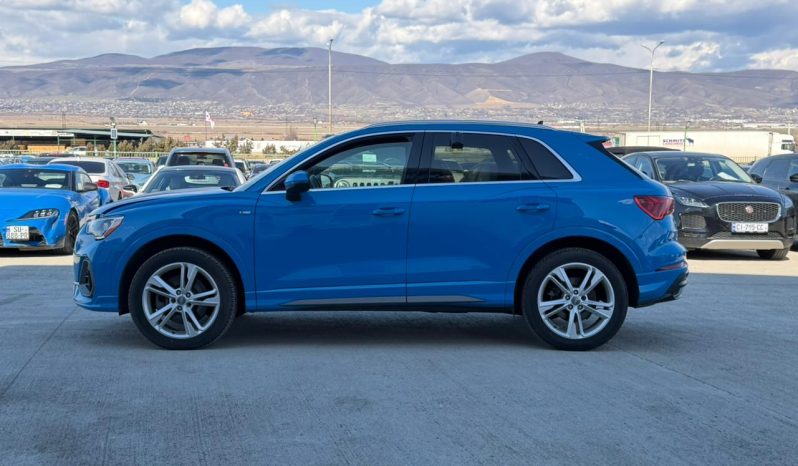 
								AUDI Q3 full									