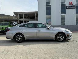 
										2021 Hyundai Sonata Hybrid full									