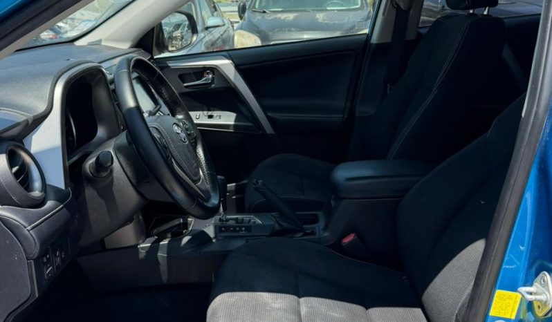 
								Toyota RAV4 full									
