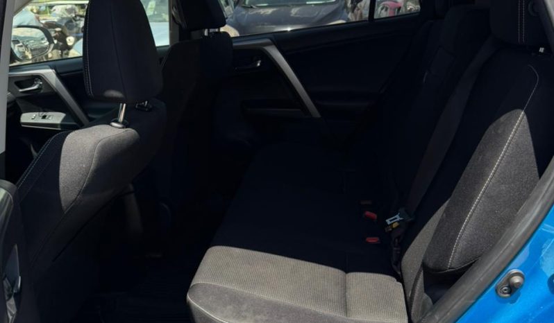 
								Toyota RAV4 full									