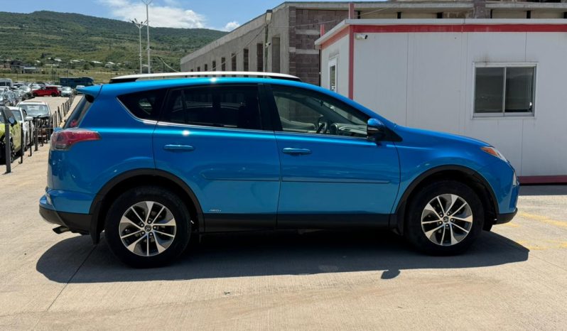 
								Toyota RAV4 full									