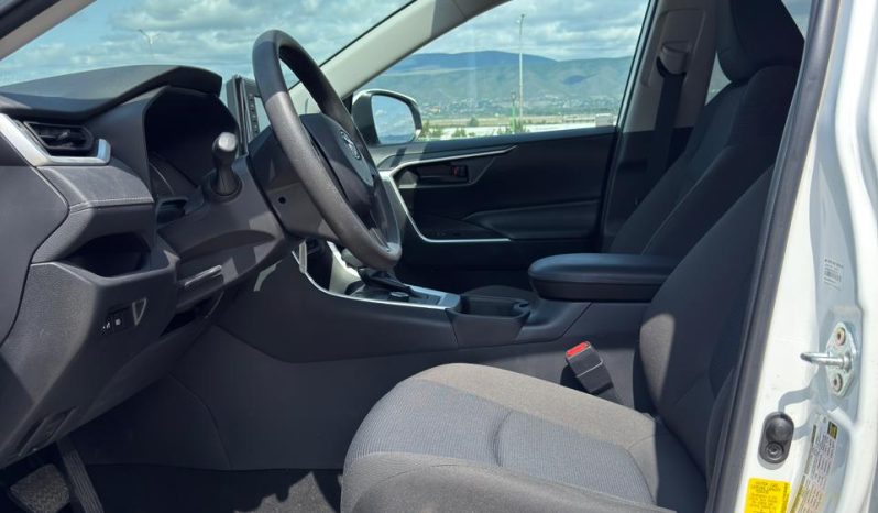 
								TOYOTA RAV4 full									