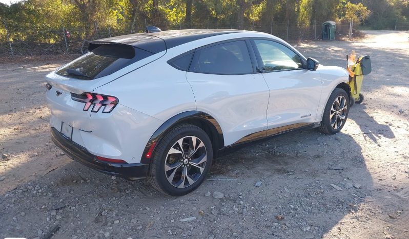 
								2022 Ford Mustang Mach-E full									