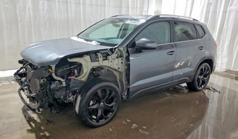 
								Volkswagen Taos full									