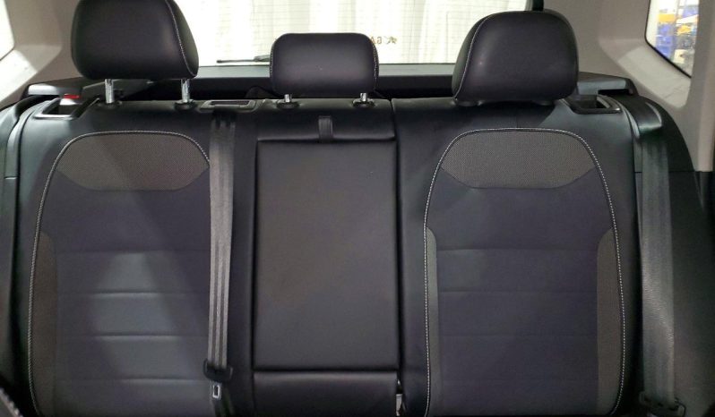 
								Volkswagen Taos full									