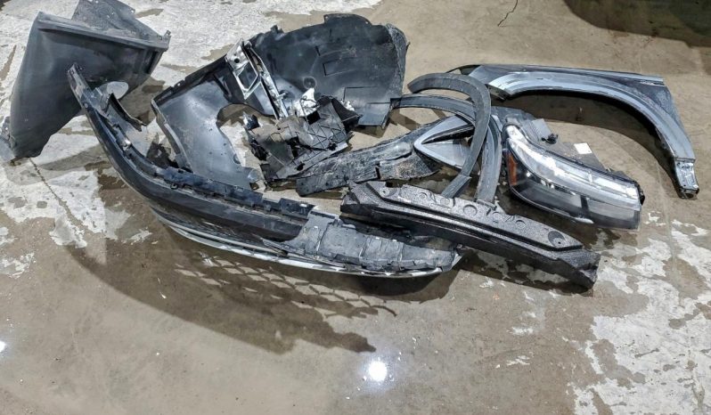 
								Volkswagen Taos full									