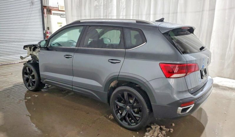 
								Volkswagen Taos full									