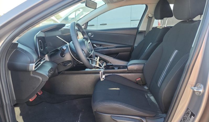 
								Hyundai Elantra full									