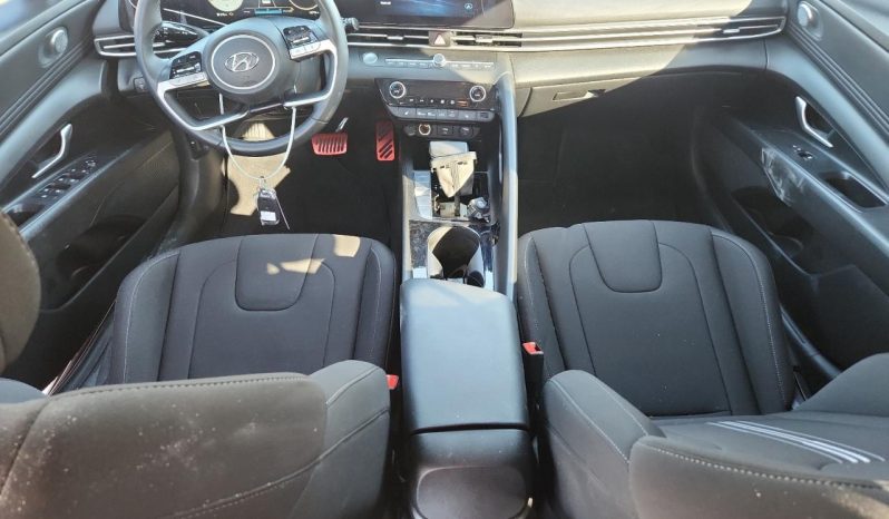 
								Hyundai Elantra full									