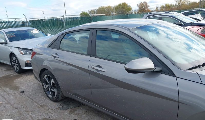 
								Hyundai Elantra full									