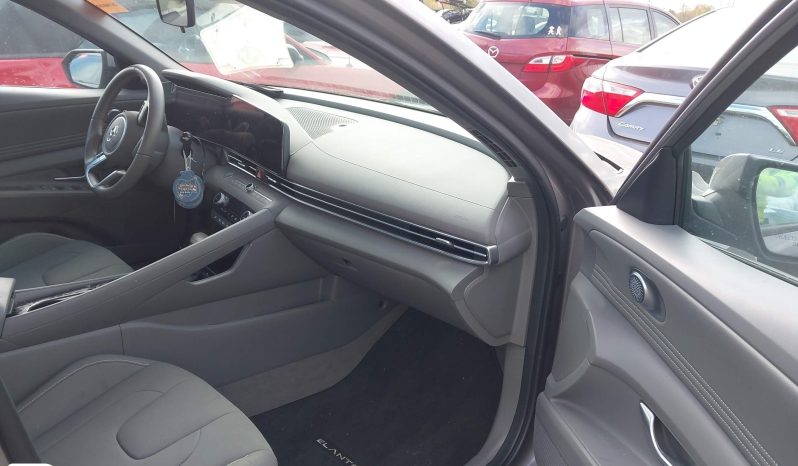 
								Hyundai Elantra full									