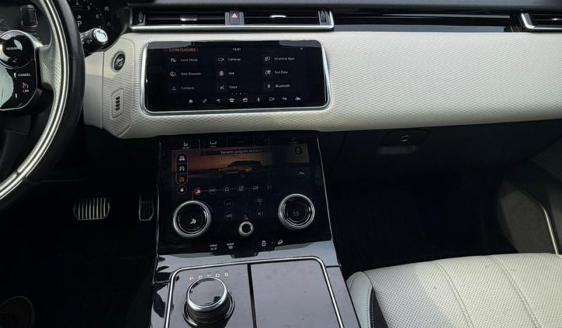 
								Range Rover Velar full									