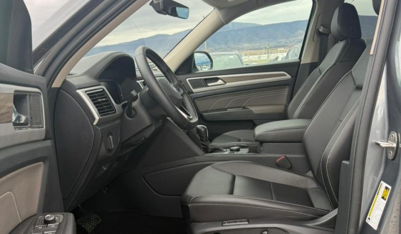 
								Volkswagen Atlas full									