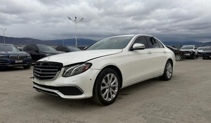 
								Mercedes-Benz E 300 full									