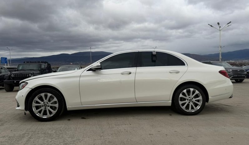 
								Mercedes-Benz E 300 full									