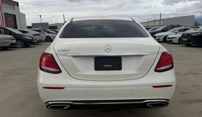 
								Mercedes-Benz E 300 full									