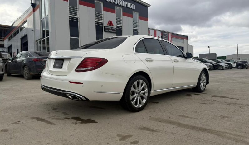 
								Mercedes-Benz E 300 full									