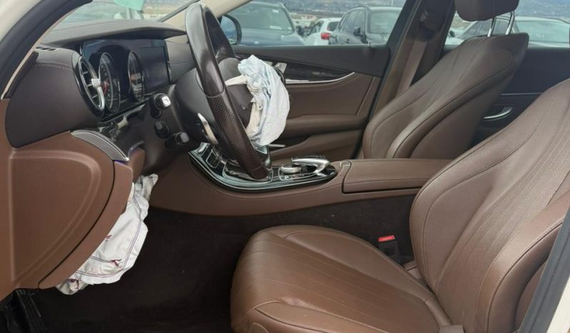 
								Mercedes-Benz E 300 full									