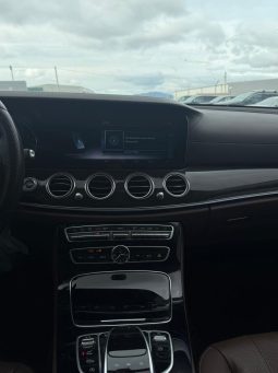 
										Mercedes-Benz E 300 full									