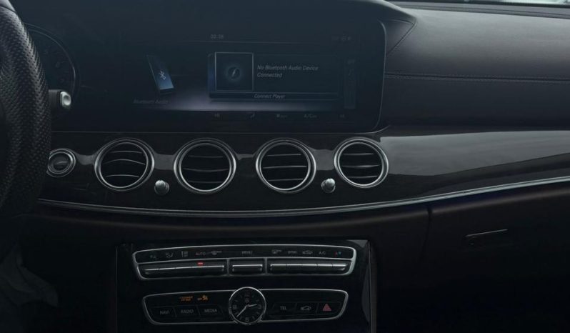 
								Mercedes-Benz E 300 full									