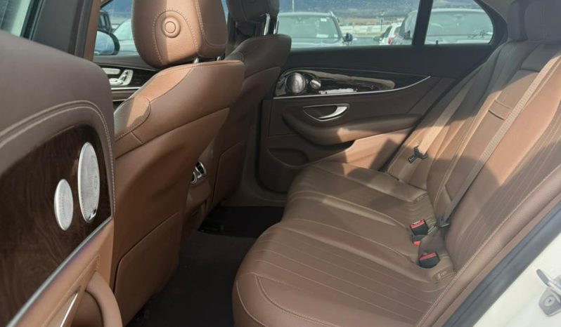 
								Mercedes-Benz E 300 full									