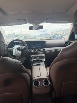 
										Mercedes-Benz E 300 full									