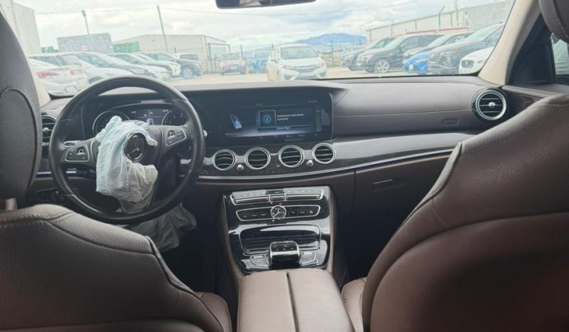 
								Mercedes-Benz E 300 full									