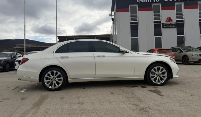 
								Mercedes-Benz E 300 full									