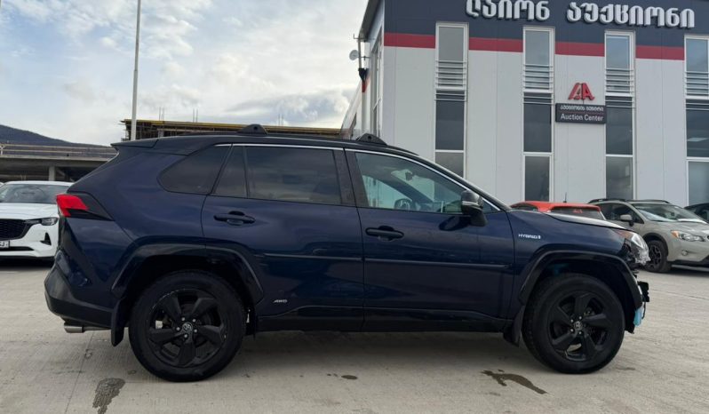 
								2020 Toyota RAV4 full									