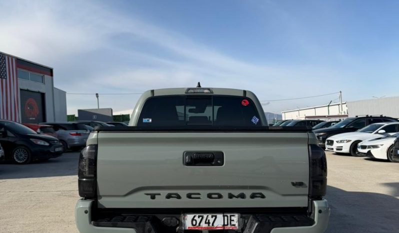 
								Toyota Tacoma full									