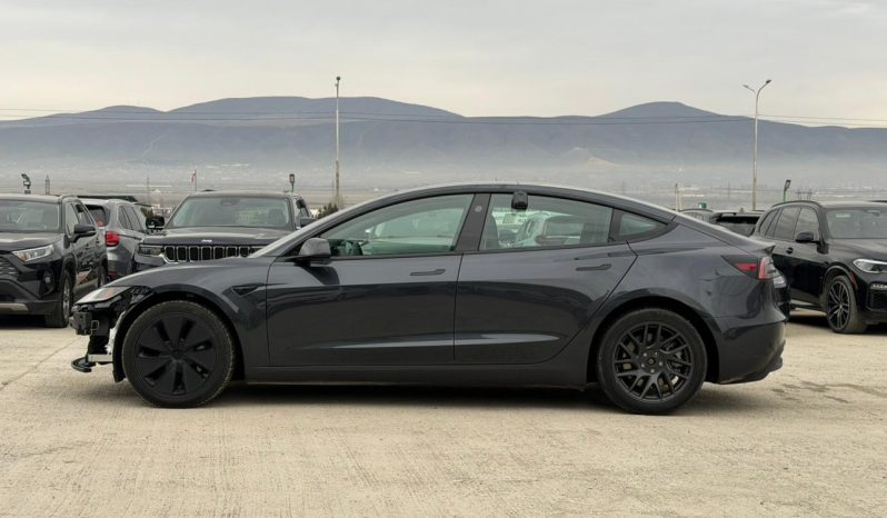 
								Tesla MODEL 3 full									