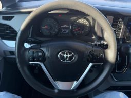 
										2015 Toyota Sienna full									