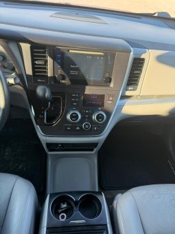 
										2015 Toyota Sienna full									