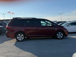 
										2015 Toyota Sienna full									