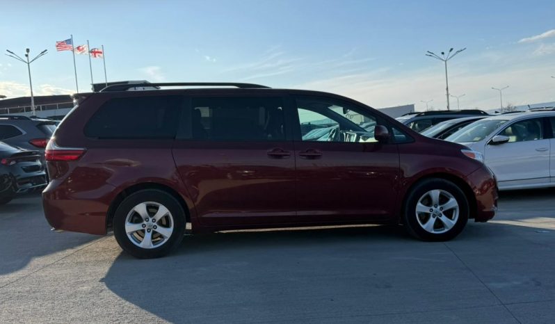 
								2015 Toyota Sienna full									