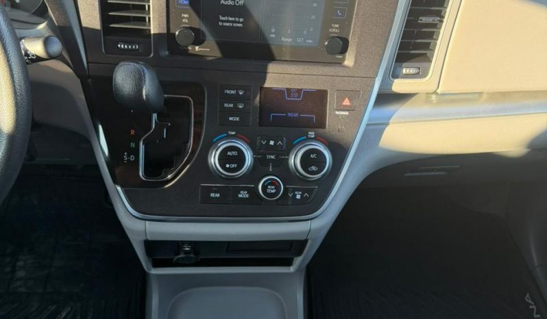 
								2015 Toyota Sienna full									