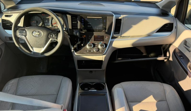 
								2015 Toyota Sienna full									