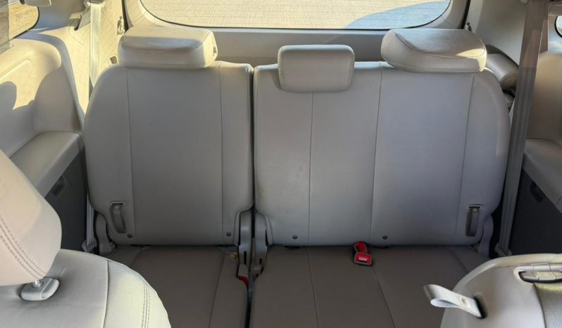 
								2015 Toyota Sienna full									
