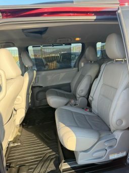 
										2015 Toyota Sienna full									