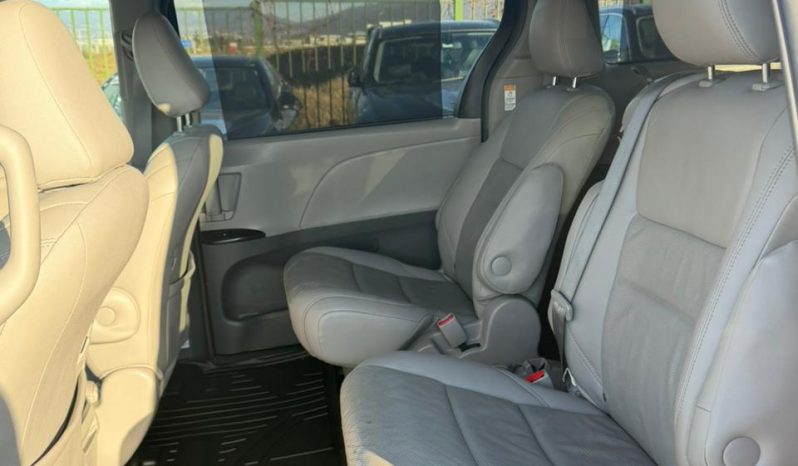 
								2015 Toyota Sienna full									
