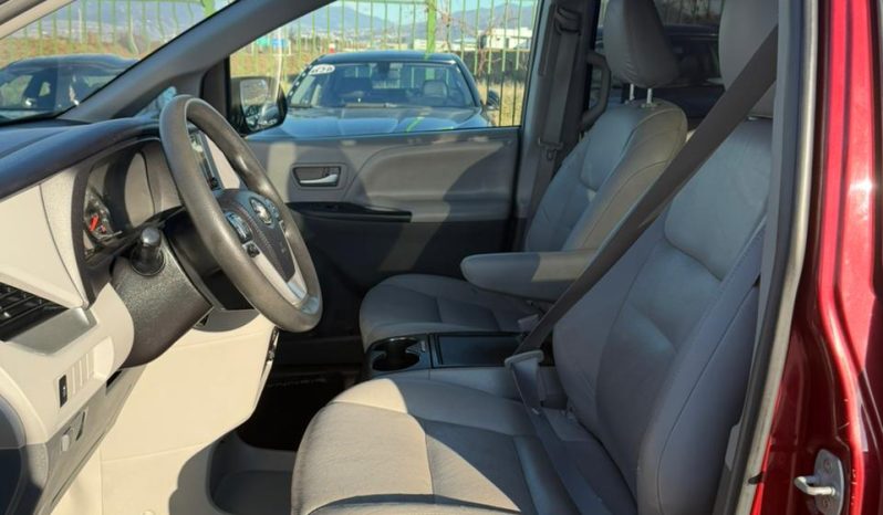 
								2015 Toyota Sienna full									