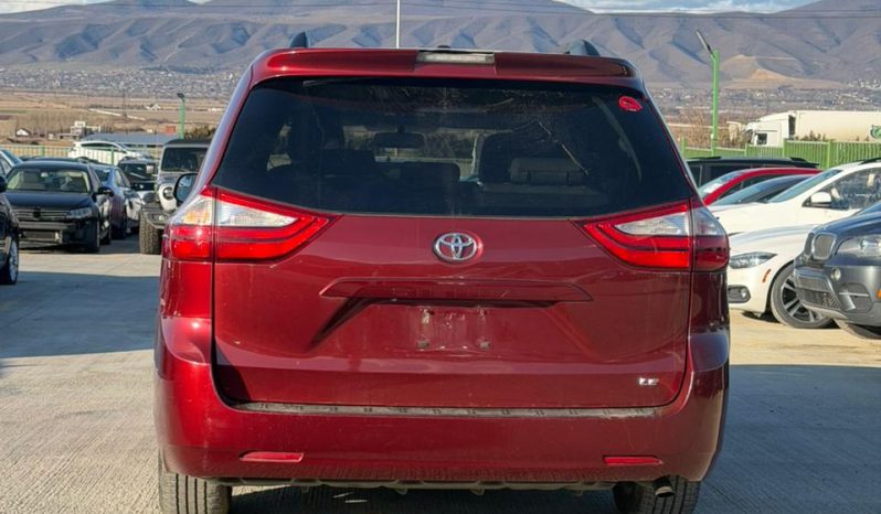 
								2015 Toyota Sienna full									